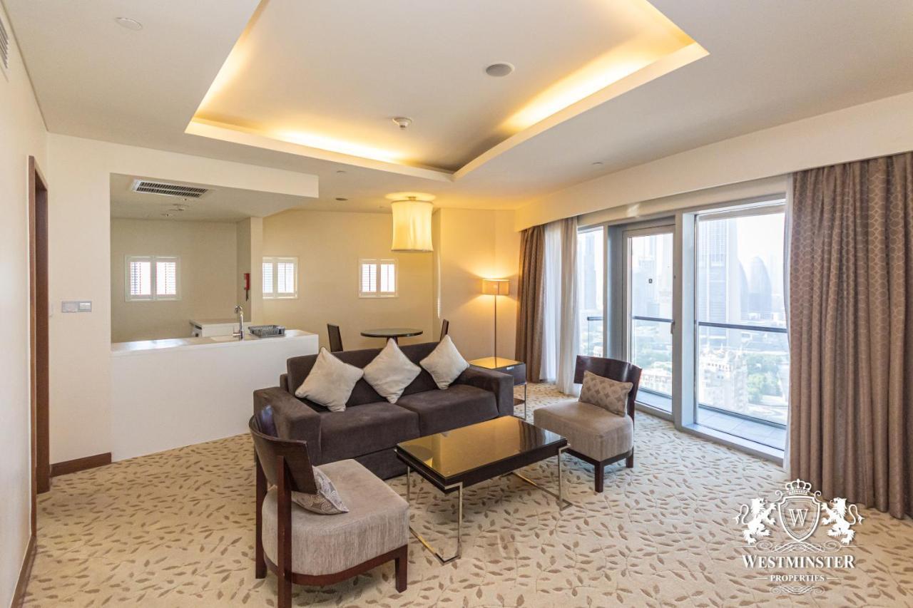Westminster Dubai Mall Ngoại thất bức ảnh A living room in a suite at the Westin